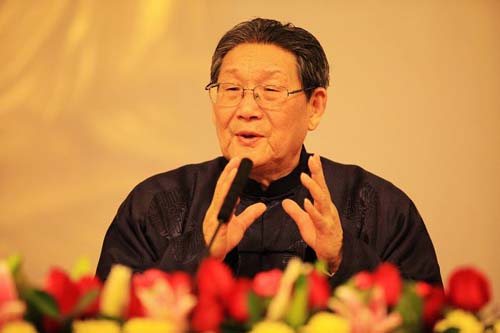 楼宇烈教授演讲时照片